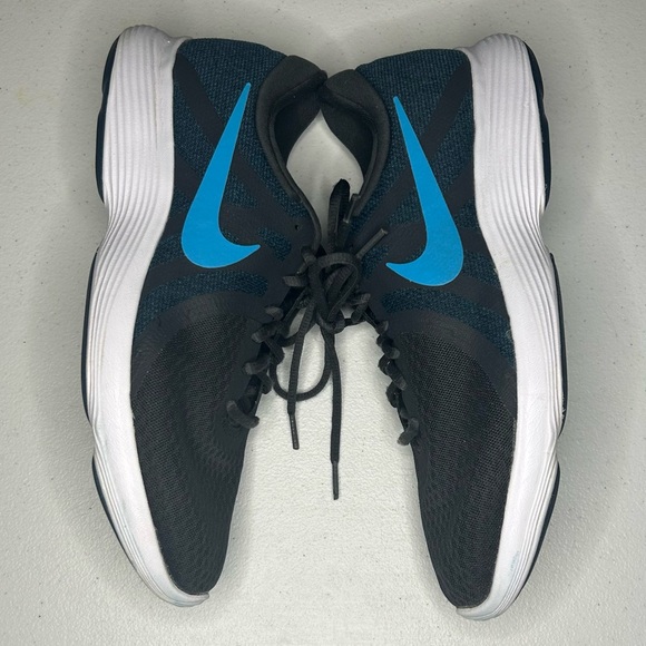 Nike Revolution 4 Men’s sneaker size 10.5 908988-021 - Picture 1 of 5